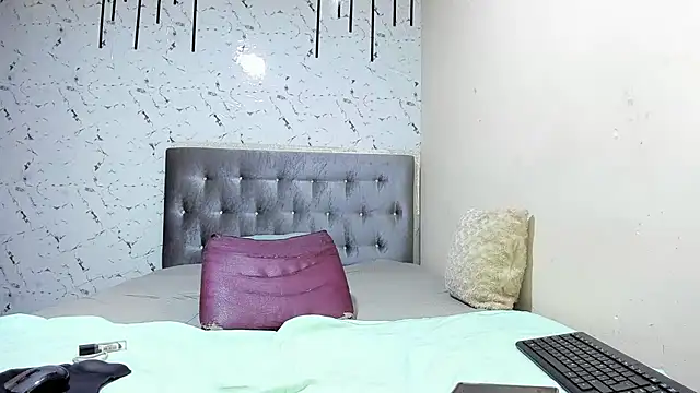 Snapshot of kelleysinedd chatting on 10.27.25 kelleysinedd online show from 10.27.25