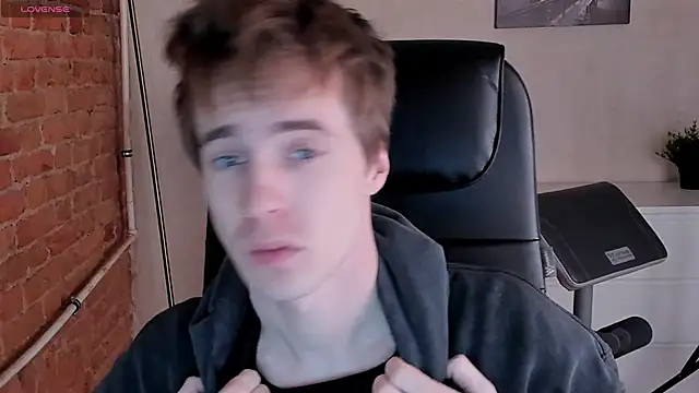 Snapshot of _tokyo_ghoul chatting on 12.21.24  tokyo ghoul online show from 12.21.24