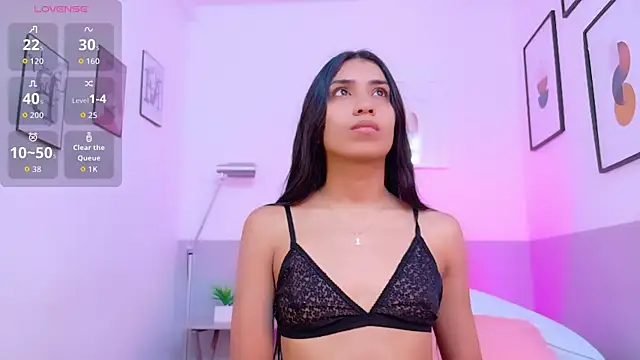 Snapshot of littlee_emilyy_ chatting on 12.04.25 littlee emilyy online show from 12.04.25