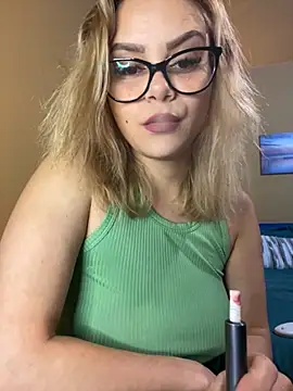 Snapshot of Tasty_Shape chatting on 11.14.25 Tasty Shape online show from 11.14.25