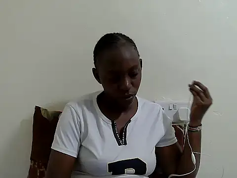 Snapshot of lizbela1 chatting on 12.05.25 lizbela1 online show from 12.05.25