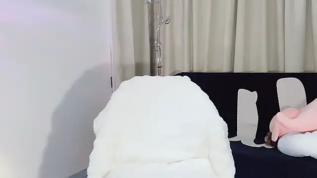 Snapshot of lvy-w chatting on 02.13.25 lvy-w online show from 02.13.25