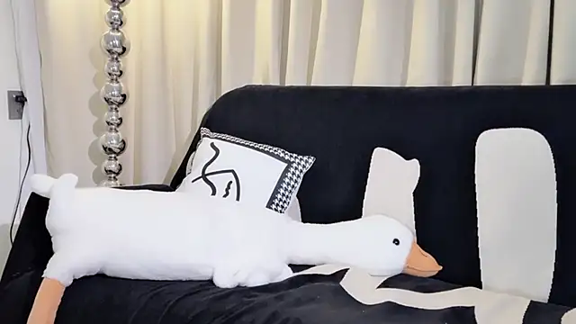 Snapshot of lvy-w chatting on 03.04.25 lvy-w online show from 03.04.25