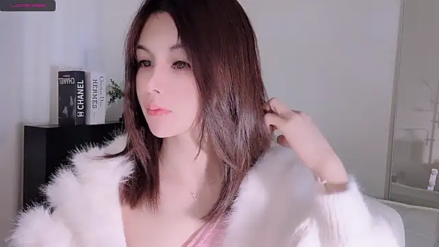 Snapshot of lvy-w chatting on 10.31.25 lvy-w online show from 10.31.25