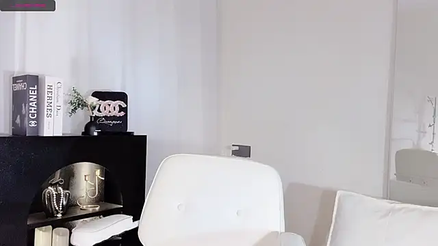 Snapshot of lvy-w chatting on 11.10.25 lvy-w online show from 11.10.25