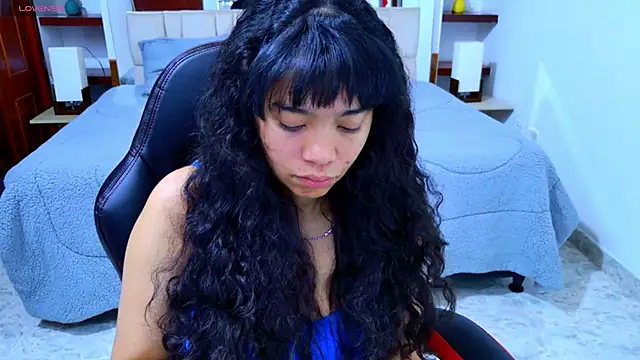 Snapshot of laureentt_ chatting on 11.06.25 laureentt online show from 11.06.25