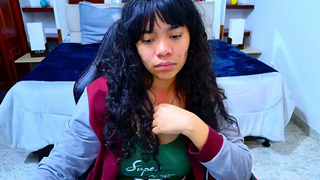 Snapshot of laureentt_ chatting on 11.22.25 laureentt online show from 11.22.25