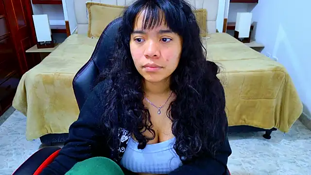 Snapshot of laureentt_ chatting on 11.26.25 laureentt online show from 11.26.25