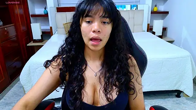 laureentt  online show from 12.19.25