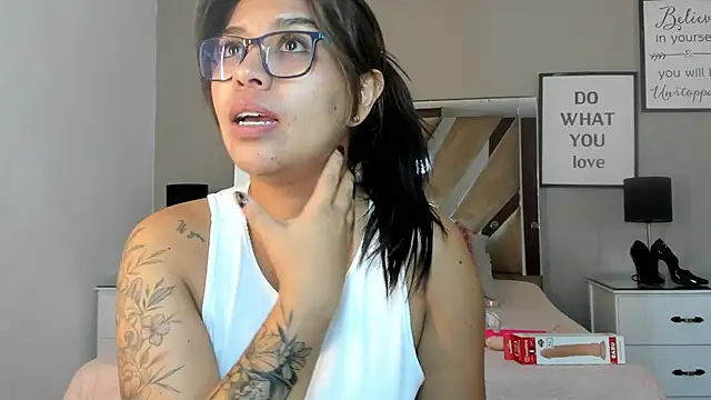 sharlott18 online show from 01.08.25