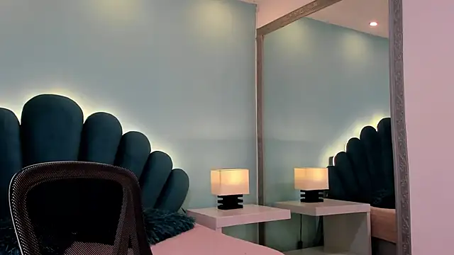 sharlott18 online show from 11.20.25