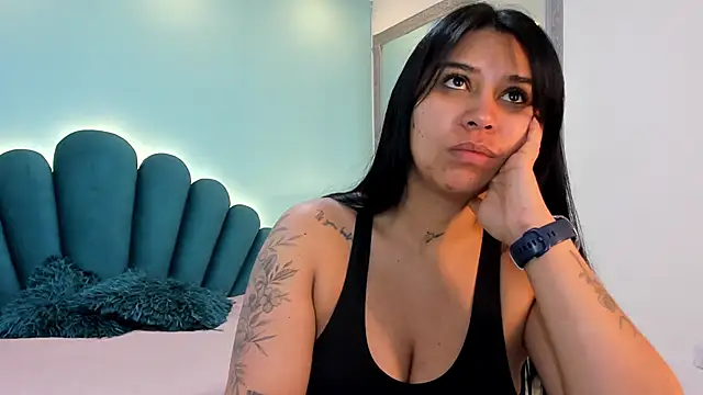 sharlott18 online show from 12.22.25