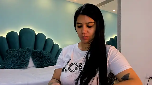 sharlott18 online show from 02.21.26