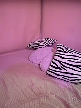 Snapshot of Felicia_smok3 chatting on 12.27.24 Felicia smok3 online show from 12.27.24