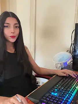 Snapshot of Felicia_smok3 chatting on 02.14.25 Felicia smok3 online show from 02.14.25