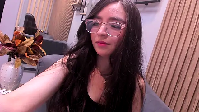 Eva Macalliter online show from 10.10.25