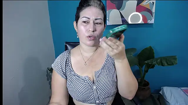 Snapshot of Sunny_rayz_ chatting on 11.24.25 Sunny rayz online show from 11.24.25