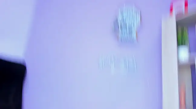 Snapshot of HornySlut69_ chatting on 12.19.24 HornySlut69 online show from 12.19.24