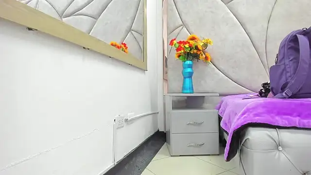 Snapshot of HornySlut69_ chatting on 12.04.25 HornySlut69 online show from 12.04.25