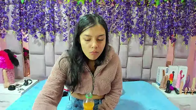 Snapshot of Bich_Anal_ chatting on 12.21.24 Bich Anal  online show from 12.21.24