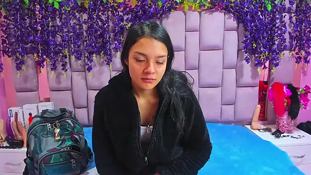 Snapshot of Bich_Anal_ chatting on 01.08.25 Bich Anal  online show from 01.08.25