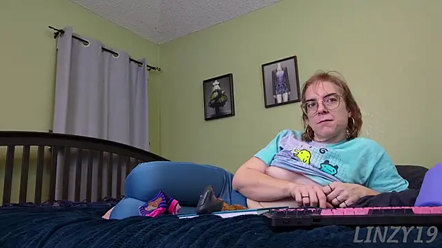 Linzy 19 online show from 12.19.24