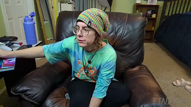 Linzy 19 online show from 12.25.24