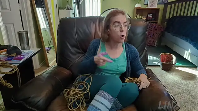 Linzy 19 online show from 12.30.24