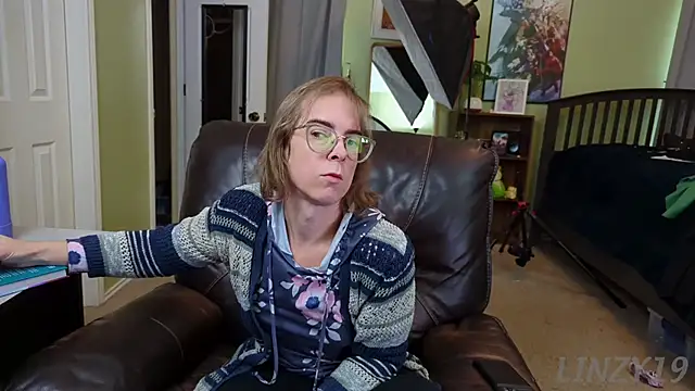 Linzy 19 online show from 01.08.25