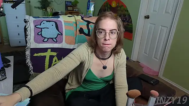 Linzy 19 online show from 02.20.25