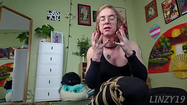 Linzy 19 online show from 02.21.25