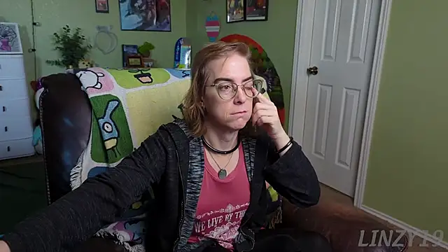 Linzy 19 online show from 02.28.25