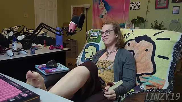 Linzy 19 online show from 03.12.25