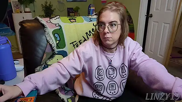 Linzy 19 online show from 03.13.25