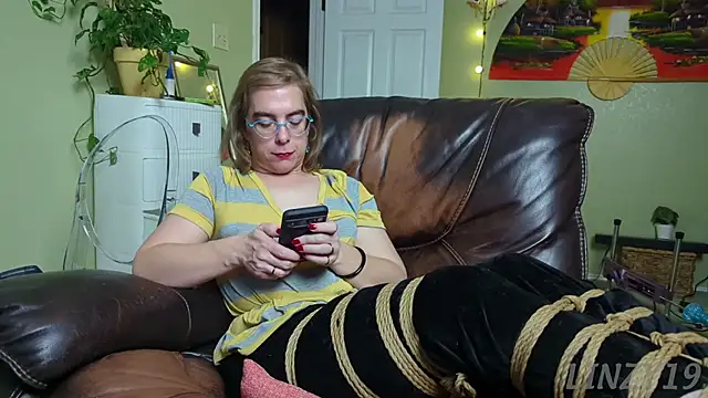 Linzy 19 online show from 09.14.25