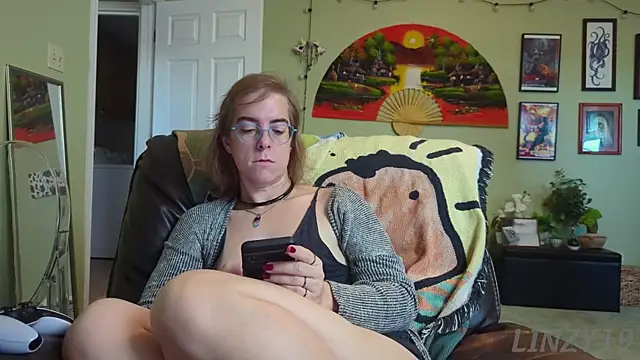 Linzy 19 online show from 09.25.25