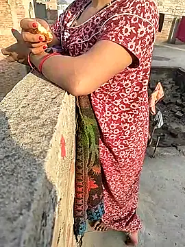 COUPLLE VILLAGE online show from 02.15.25