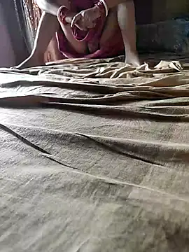 COUPLLE VILLAGE online show from 09.17.25