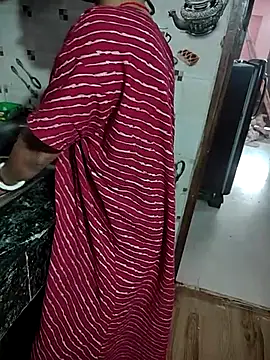 COUPLLE VILLAGE online show from 11.04.25