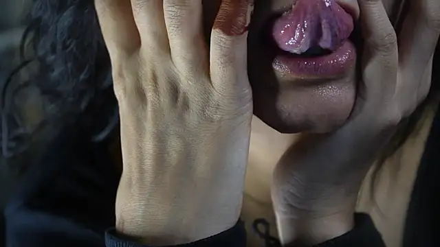 -AyeshaSinghania- online show from 10.03.25