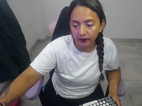 daleska ayala 1 online show from 11.28.25