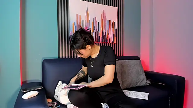 emily roberts1 online show from 10.02.25