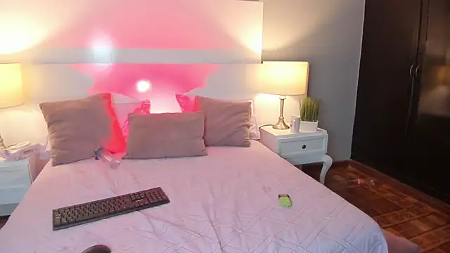 emily roberts1 online show from 11.16.25