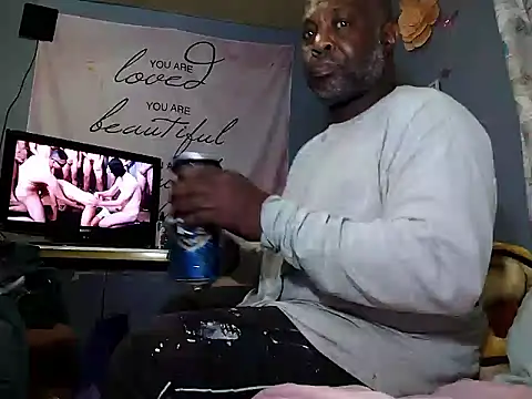 Snapshot of macnificent1fr chatting on 02.16.25 macnificent1fr online show from 02.16.25