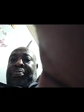 Snapshot of macnificent1fr chatting on 10.19.25 macnificent1fr online show from 10.19.25