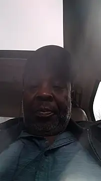 Snapshot of macnificent1fr chatting on 12.17.25 macnificent1fr online show from 12.17.25