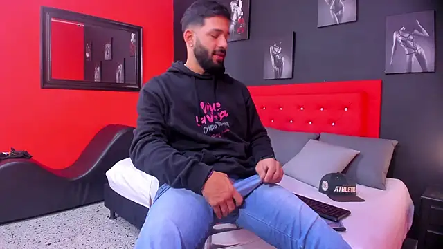 Snapshot of Thiagogomez chatting on 10.27.25 Thiagogomez online show from 10.27.25