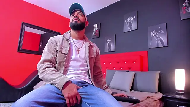 Snapshot of Thiagogomez chatting on 11.05.25 Thiagogomez online show from 11.05.25