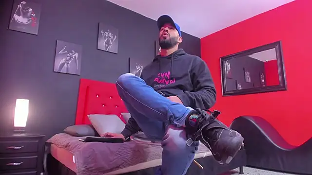 Snapshot of Thiagogomez chatting on 11.27.25 Thiagogomez online show from 11.27.25