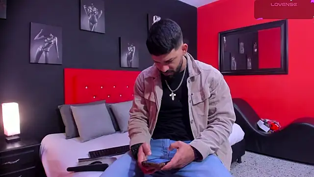 Snapshot of Thiagogomez chatting on 12.15.25 Thiagogomez online show from 12.15.25